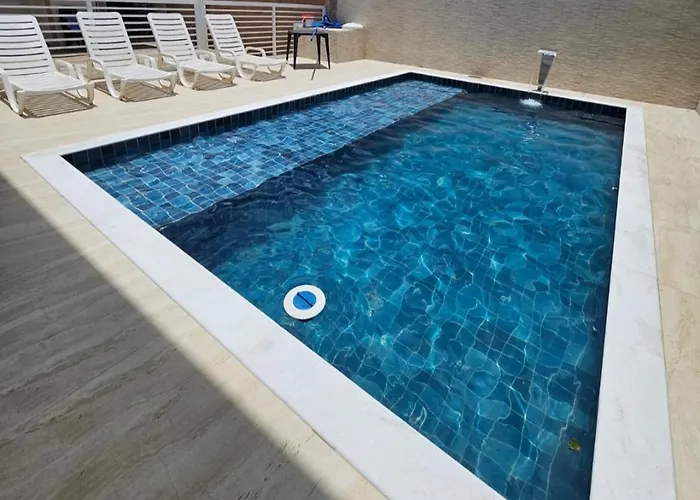 Apto com piscina 700 mts Praia Maranduba Ubatuba