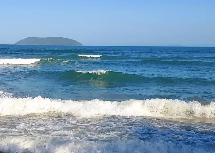 Apto com piscina 700 mts Praia Maranduba Ubatuba