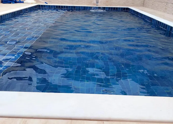 Apto com piscina 700 mts Praia Maranduba Ubatuba